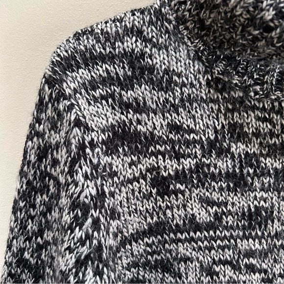 Sundance ~Marled Long Relaxed Turtleneck Sweater in size Small - Picture 6 of 13